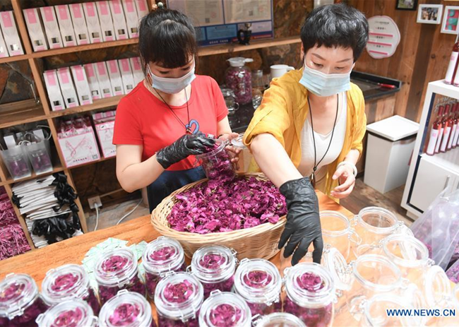 Cosmetics Industry Booms in Daixi Town, Zhejiang